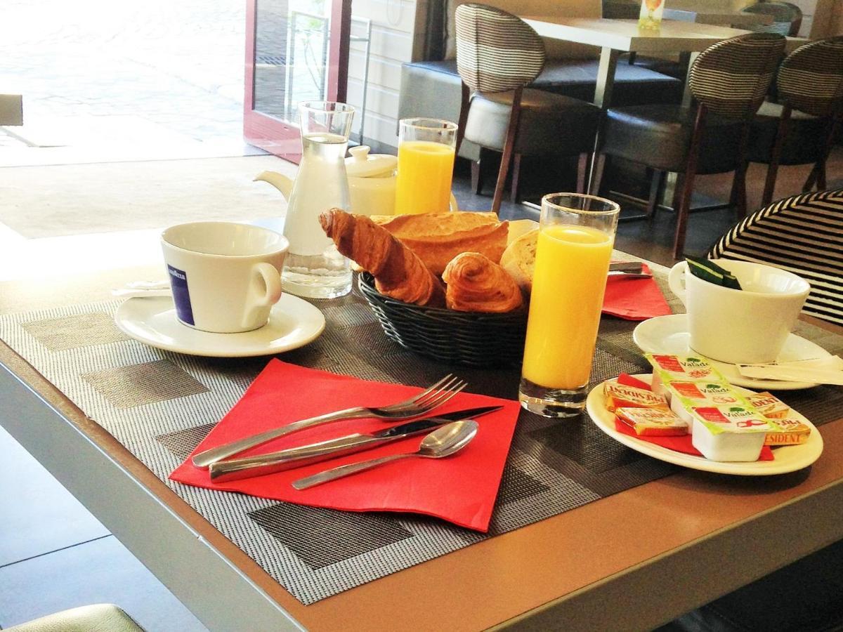 Hotel Du Cafe Des Arts Шинон Экстерьер фото